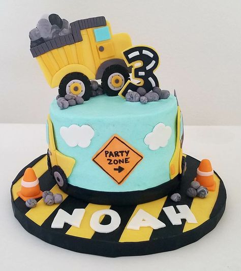 Transport Theme Cake, Construction Cake Ideas, Kids Construction Cake, Construction Birthday Party Cakes, Cake Ideas For Boys, Construction Theme Cake, Construction Birthday Party Food, Construction Birthday Decorations, Construction Birthday Cake