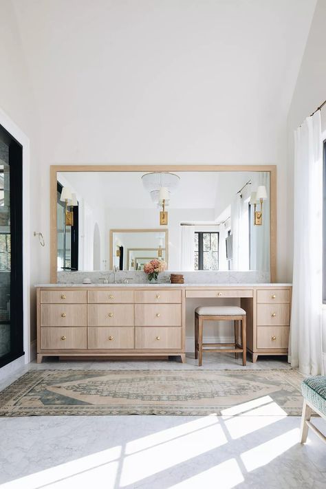 18 Bathroom Makeup Vanity Ideas That Are Worthy of a Glam Squad | Hunker Bathroom Makeup Vanity Ideas, Makeup Vanity Ideas, Modern English Country, Bathroom With Makeup Vanity, Interior Minimalista, Vanity Ideas, Shabby Chic Bathroom, Home Luxury, Chic Bathrooms