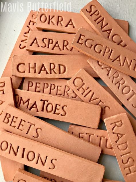 Giveaway: Botanical Interests Seeds and Terra Cotta Garden Markers Hooked Rugs Primitive, Herb Markers, Garden Labels, Gardening Gifts, Minimalist Garden, Garden Pottery, Plant Labels, Garden Markers, Plant Markers