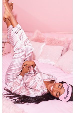 Lounge Wear Photoshoot, Nighty Night Dress, Pink Silk Pajamas, Silk Pjs, Satin Pj Set, Pyjama Satin, Short Pj Set, Satin Pyjama Set, Satin Pajamas