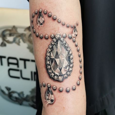 Pearl Beads Tattoo, Diamonds And Pearls Tattoo Ideas, Silver Ink Tattoo, Pearl Necklace Tattoo Ideas, Jewellery Tattoos For Women, Pendant Tattoo Design, Pearl Necklace Tattoo, Pearl Tattoos For Women, Jewelry Tattoos For Women