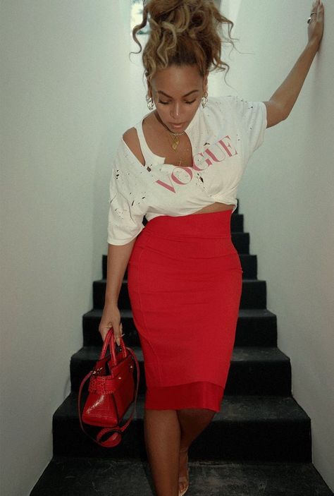 never let her out your sight,  never let your guard down,  never fall… #fanfiction #Fanfiction #amreading #books #wattpad Beyonce Street Style, High Waisted Skirt Outfit, Beyonce Outfits, Beyonce Style, Beyonce Queen, Blue Ivy, Curvy Model, Casual Street Style, Fashion Killa