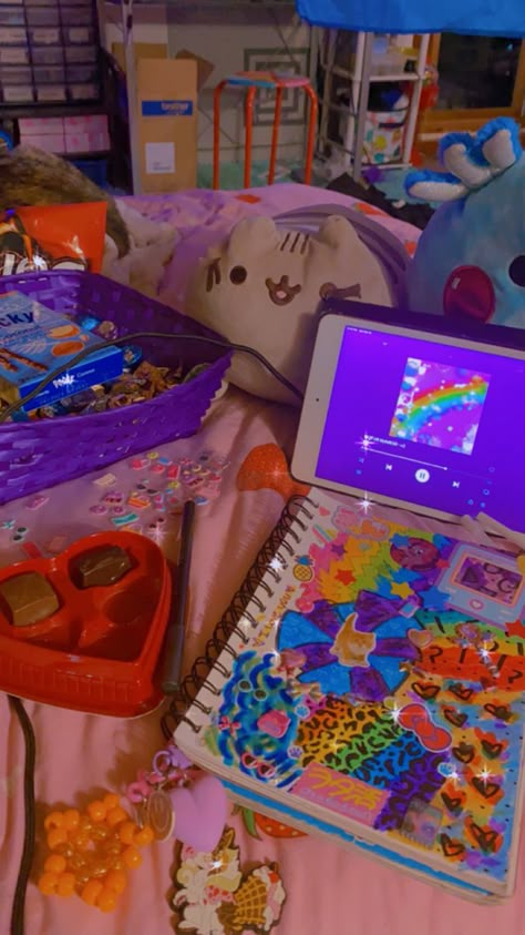 2000s Kidcore Aesthetic, Kidcore Crafts, Kidcore Room Decor, 2000s Sleepover, Kidcore Bedroom, Kidcore 2000s, Kidcore Pfp, Kidcore Room, Kidcore Nostalgia