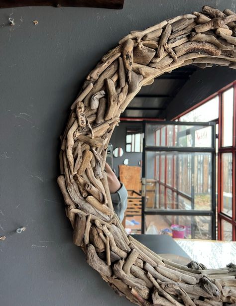 Tree Branch Mirror Frame Diy, Driftwood Mirror Frame, Twig Mirror, Large Driftwood Mirror, Drift Wood Art, Picture Frames Driftwood, Personalized Mirror, Mdf Furniture, Leaf Mirror