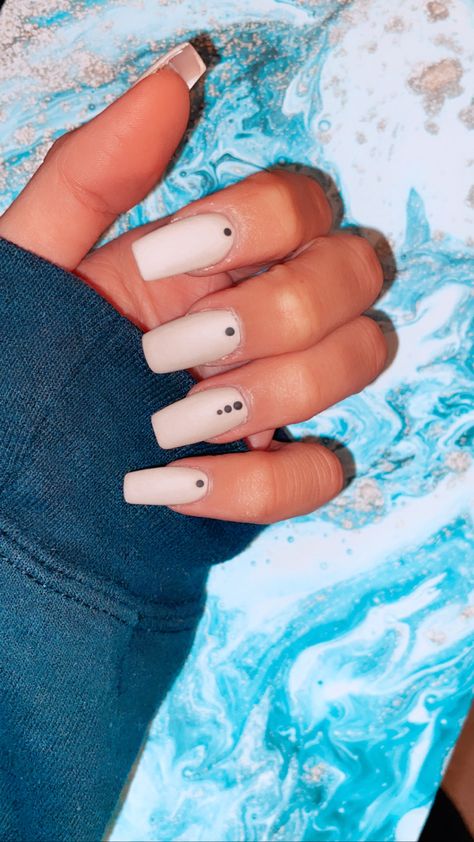 Boho Nail Ideas Acrylic, Nails With Dots Simple, Taupe Nail Designs, Boho Nails Simple, Taupe Nails Designs, Khaki Nails, Trendy Nude Nails, Taupe Nails, Dot Nail Designs