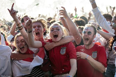 Meanwhile in London: England football fans celebrate England's first goal during a Hyde Pa... World Cup Semi Final, Messi Soccer, England Fans, Team Success, Gareth Southgate, England Football, World Cup 2018, North London, Semi Final