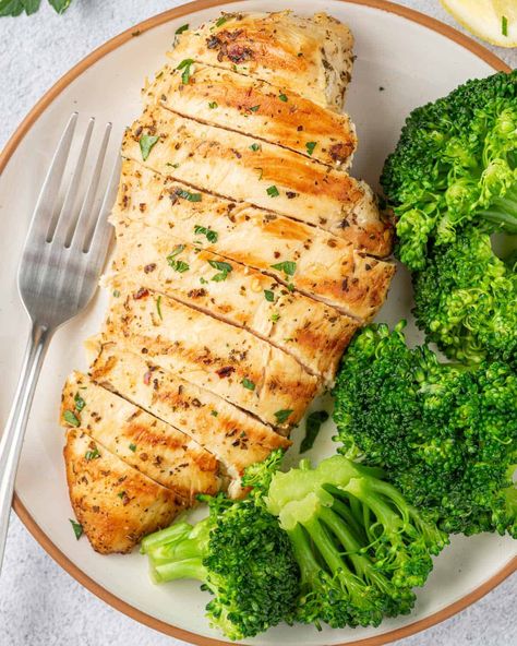 Steamed Chicken Recipes, Italian Chicken Breast Recipes, Sliced Chicken Breast Recipes, Steamed Chicken Breast, Steam Chicken Recipe, Grilled Italian Chicken, Italian Chicken Breast, Grilled Chicken Breast Recipes, Boiled Chicken Breast