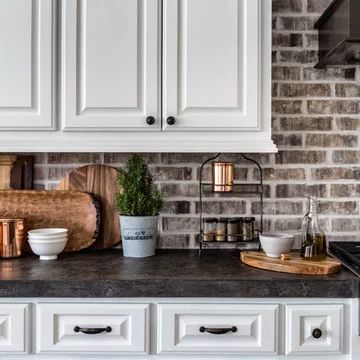 Herringbone Brick Backsplash, Brick Backsplash White Cabinets, White Cabinets Black Countertops, White Brick Backsplash, Black And White Backsplash, Backsplash Kitchen White Cabinets, Herringbone Brick, Cottage House Interior, Backsplash With White Cabinets