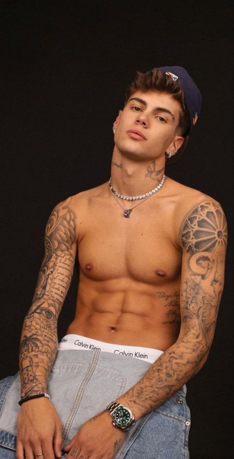 Cute White Guys With Tattoos, Manes Lindos, Bad Boy Tattoo, Neil Miller, Latin Boys, Natur Tattoo Arm, Victor Perez, Love Body, Cute White Guys