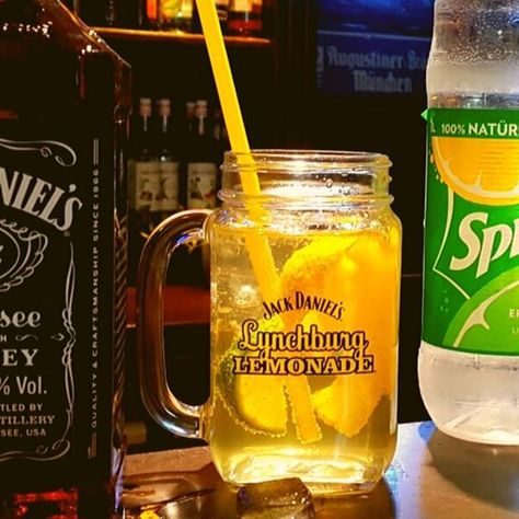 How to make a Lynchburg Lemonade  40 ml / 1 ⅓ oz. Jack Daniel's Old No. 7  10 ml / ⅓ oz. Triple Sec.  2 lime slices  1 lemon slices  1 lemon spiral  lemonade  METHOD  Pour into a glass with ice cubes 40 ml JACK and 10 ml Triple Sec. Add the juice of a lemon and a lime, shake the glass and then fill with lemonade. As a garnish use a lemon spiral and lime slice. Cocktails With Fresh Lemon Juice, Lemon Lime Mocktail, Bacardi Limon Drinks, Lynchburg Lemonade, Lemonade Cocktail Recipe, Lemonade Cocktail, Lemon-lime Soda, Lemon Lime Soda, Lemon Slice