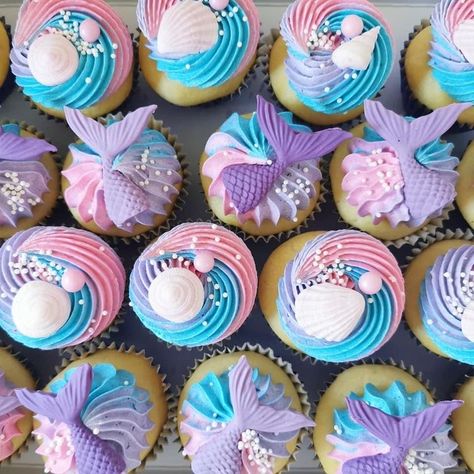 Under The Sea Birthday Cupcakes, Mermaid Cupcakes Ideas, Mermaid Birthday Cupcakes, Mermaid Theme Cupcakes, Ocean Themed Cupcakes, Ariel Cupcakes, Mermaid Cupcake Cake, Under The Sea Cupcakes, Ocean Cupcakes