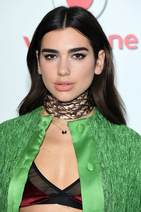 [b]Dua Lipa[/b] Dua has been giving us ultimate brow goals since day one. We're big fans of her dark, bold arches. Top marks! Celebrity Eyebrows, Bold Eyebrows, Straight Eyebrows, Perfect Eyebrow Shape, Bold Brows, Beauty Regime, Glamour Uk, Brows On Fleek, Eyebrow Shape