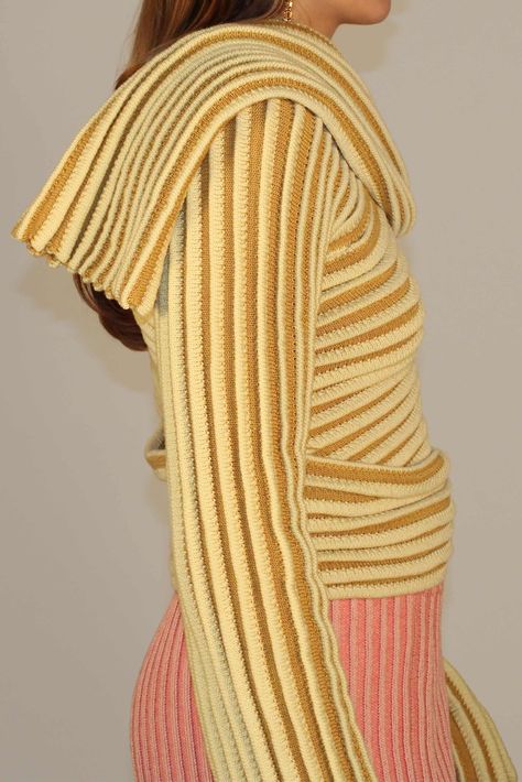 knitGrandeur-Designer Virginia Topete: FIT Future of Fashion 2022, Knitwear Knit Fashion Runway, Knitwear Fashion Design, Contemporary Knitwear, Spring Knitwear, Hoodie Scarf, Knitwear Trends, Future Of Fashion, Handmade Knitwear, Circle Dress