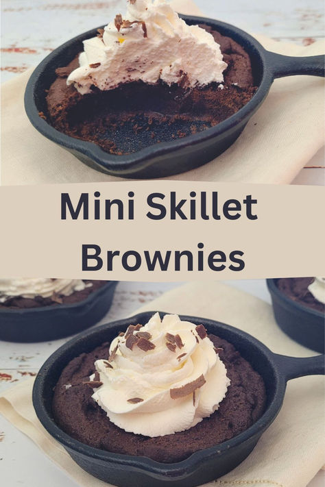 brownies in individual cast iron skillet pans Iron Skillet Breakfast Recipes, Iron Skillet Breakfast, Skillet Brownie Recipe, Single Serve Brownie, Small Cast Iron Skillet, Skillet Desserts, Skillet Brownie, Rustic Dessert, Skillet Cake