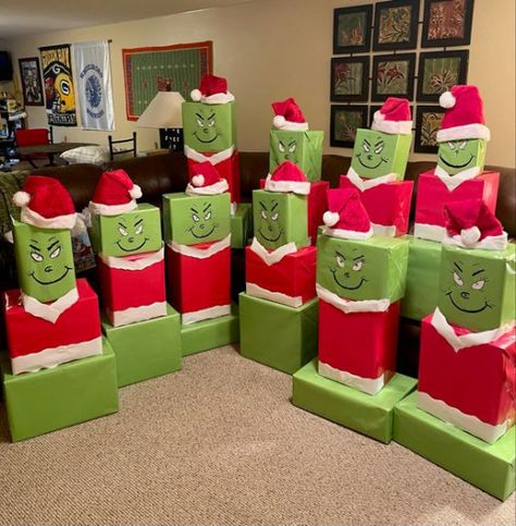 Cheap Diy Christmas Gifts Cricut, Diy Grinch Gift Ideas, Grinch Gift Tower, Grinch Christmas Wrapping Ideas, Grinch Presents Tower, Fun Christmas Wrapping Ideas For Kids, Grinch Gift Wrapping Ideas, Santa Gift Wrapping Ideas, Grinch Wrapping Ideas