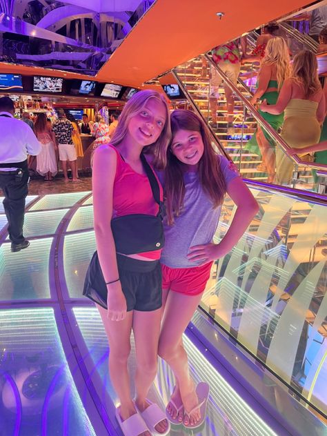 Ship Outfits, Cruise Ship Outfits, Cruise Aesthetic, Preppy Cruise, Cruise Photo, Cruise Ideas, Cruise Pictures, Paris Trip, Summer 2025