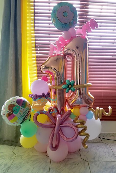 11 Balloon Bouquet, Balloon Mosaic, Diy Graduation Gifts, Emoji Party, Diy Birthday Decorations, Graduation Diy, Balloon Columns, 11th Birthday, Balloon Decorations Party