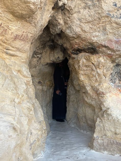 1000 Steps, Monastic Life, St Anthony, Cave In, Bride Of Christ, Christian Pictures, Saint Anthony, The Mountain, Egypt