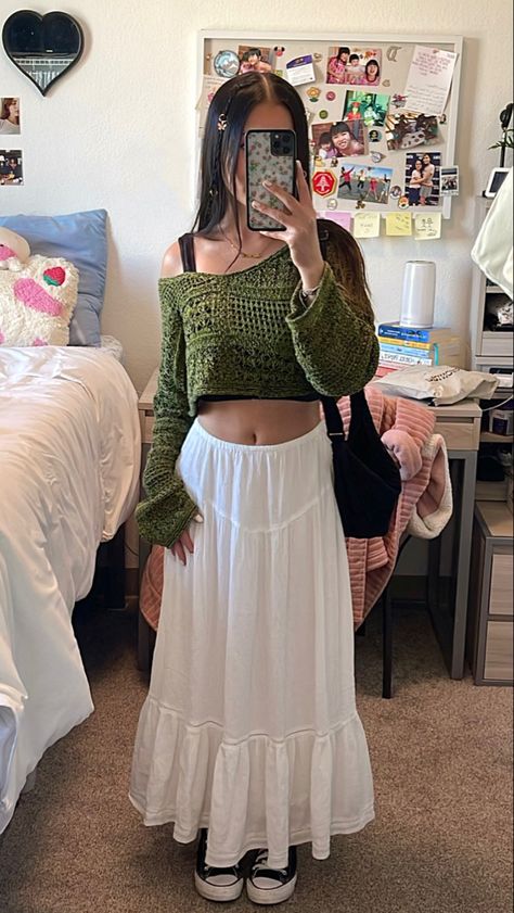 Long Flowy Skirt Outfit Aesthetic, Picnic Outfit Inspo Aesthetic, Flowy Long Skirt Outfit Summer, Hoziercore Outfits, Maxi Skirt Concert Outfit, Long Skirt Concert Outfit, Hoizer Concert Outfit Ideas, Shirt And Long Skirt Outfit, White Maxi Skirt Outfit Winter