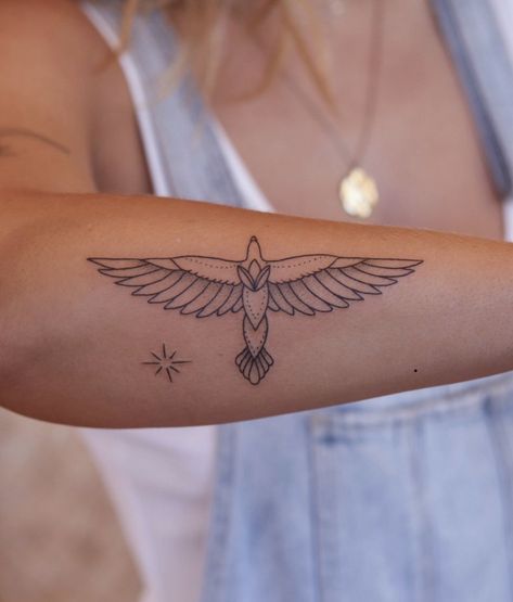 Small S Tattoo, Red Tailed Hawk Tattoo Feminine, Soul Connection Tattoo, Falcon Tattoo Feminine, Indian Tattoos For Women Native, Phoenix Tattoo Feminine The Ashes, Fine Line Eagle Tattoo, Eagle Tattoo For Women Feminine, Fine Line Phoenix Tattoo