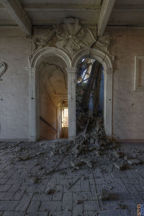 https://flic.kr/p/CGN2Zk | Old Country Mansion #3 - Colors of Decay - | Somewhere, Earth HDR 7 Scatti Fotocamera: Canon EOS 650D Esposizione: 1.6 Aperture: f/11 Lente: 10 mm ISO: 100 Exposure Bias: 0 EV Flash: Off, Did not fire Lens: Sigma 10-20mm F4-5.6 EX DC HSM NOTE: MY photos are NOT to be used or reproduced, COPIED, BLOGGED, USED in any way shape or form. Understand clearly these are my photographs and use of them by anyone is an infringement of my copyrights and personal artistic pr... Abandoned Places Inside, Country Mansion, Old Victorian Homes, Hospital Photography, Creepy Houses, All Falls Down, Abandoned Things, Open Ocean, Forgotten Places