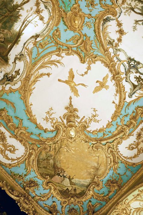 Rococo Interior, Architecture Baroque, Chateau Hotel, Rococo Art, Istoria Artei, Palace Interior, French Rococo, Period Furniture, Baroque Architecture