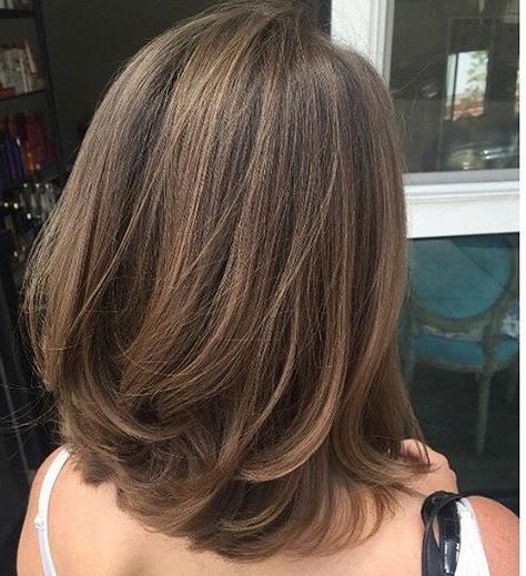 I like the cut in the back. Long Haircut, Haircut Types, Penteado Cabelo Curto, Medium Hair Cuts, Shoulder Length Hair, Short Bob Hairstyles, Long Hair Cuts, Medium Length Hair Cuts, Bob Hairstyles