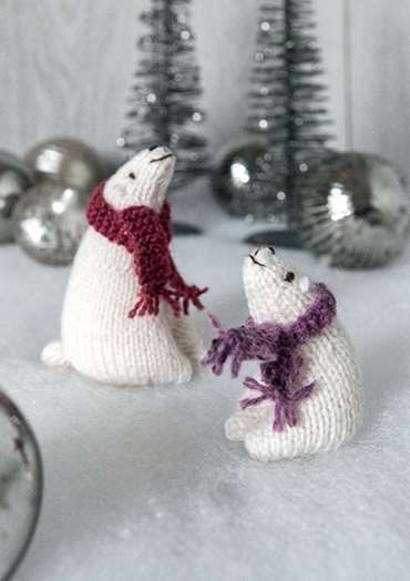 Knitting Pattern Christmas Ornament, Small Knitted Animals, Polar Bear Knitting Pattern, Knit Christmas Ornaments Pattern Free, Knitted Christmas Ornaments Free Pattern, Knitted Christmas Ornaments, Christmas Toy Knitting Patterns, Knit Christmas Ornaments, Christmas Knits