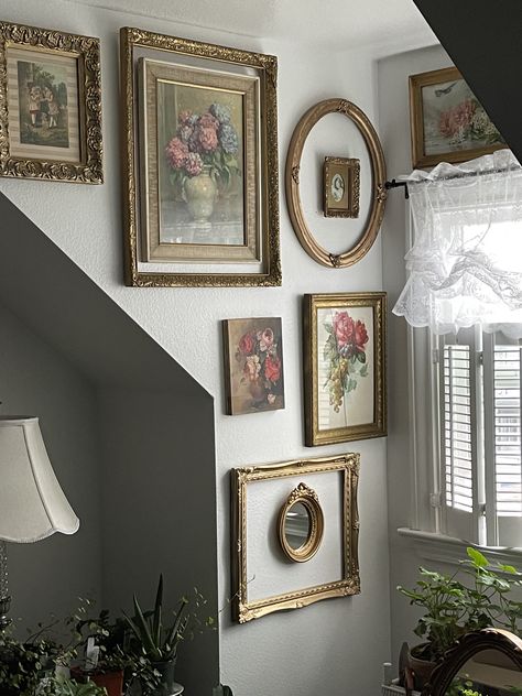 Antique Maximalist Living Room, Gallery Wall Down Hallway, Pride And Prejudice Decor Home, Flower Decor Room, Vintage French Country Bedroom, Vintage Bedroom Aesthetic Victorian, Vintage Grandma House Aesthetic, Vintage Earthy Bedroom, Anthropologie Apartment