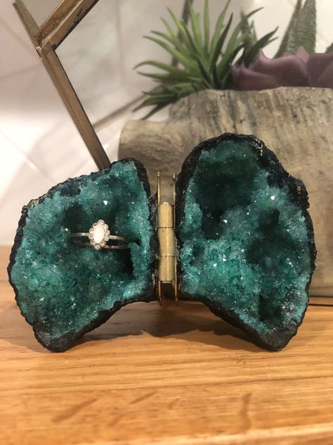 Crystal Ring Box, Geode Ring Box, Crystal Wedding Ring, Green Geode, Ring Jewelry Box, Engagement Box, Engagement Ring Pictures, Geode Ring, Geode Jewelry