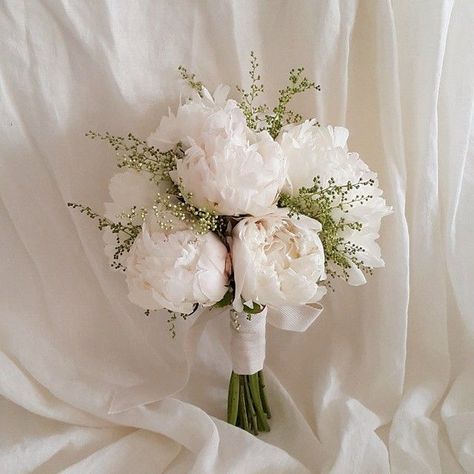 Wedding Bouquet Ideas, Simple Wedding Bouquets, Bridal Bouquet Peonies, Peony Bouquet Wedding, Peony Bouquet, Bridal Bouquet Flowers, Peony Wedding, Flowers Arrangements, Bouquet Ideas