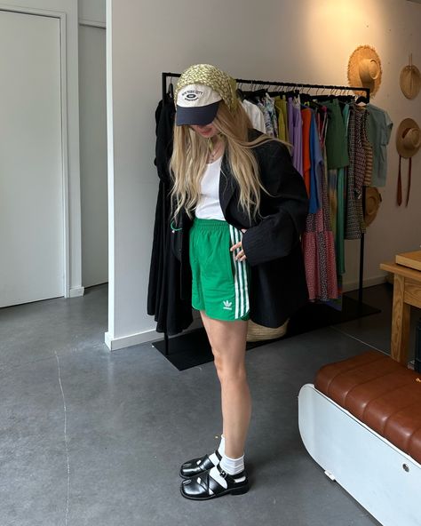 more bright colors for this summer😊 jacket @zara cap @pullandbear top @hm shorts @adidasoriginals bag @shopcider Adidas Shorts Outfit, Basketball Shorts Outfit, Adidas Jacket Outfit, Zara Cap, Adidas Shorts Women, Black Adidas Shorts, Adidas Women Fashion, Fashion Content Creator, Outfits Sporty