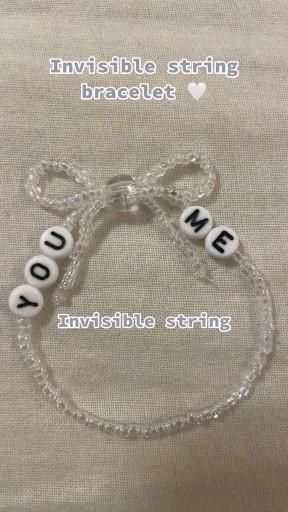 Invisible String Bracelet, Beaded Bracelet Patterns Tutorials, Taylor Swift Bracelet Ideas, Taylor Bracelets, Eras Bracelets, Lover Bracelet, Swift Bracelets, Invisible String, Cute Friendship Bracelets