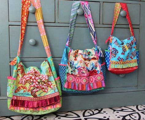 Pillowcase Crafts, Messenger Bag Patterns, Hippie Bags, Fabric Purses, Sewing Purses, Fabric Prints, Boho Bags, Patchwork Bags, Bag Patterns To Sew