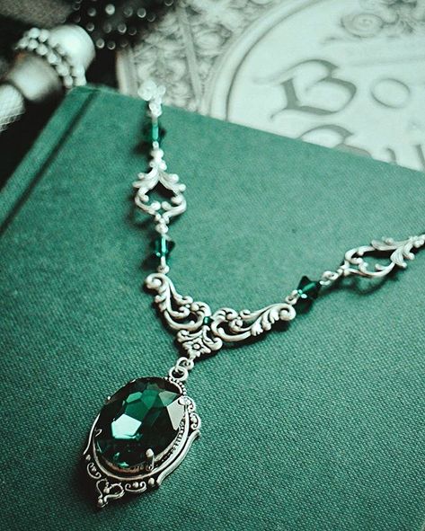 slytherella on Instagram: “- Narcissa Malfoy Aesthetic - ✨🖤 . . . Little late post today. Obviously another shot of this magical artefact. Sure you know where the…” Narcissa Malfoy Aesthetic, Slytherin Necklace, Slytherin Jewelry, Slytherin Vibes, Malfoy Aesthetic, Narcissa Malfoy, Loki Aesthetic, Sims Characters, Harry Potter Wall