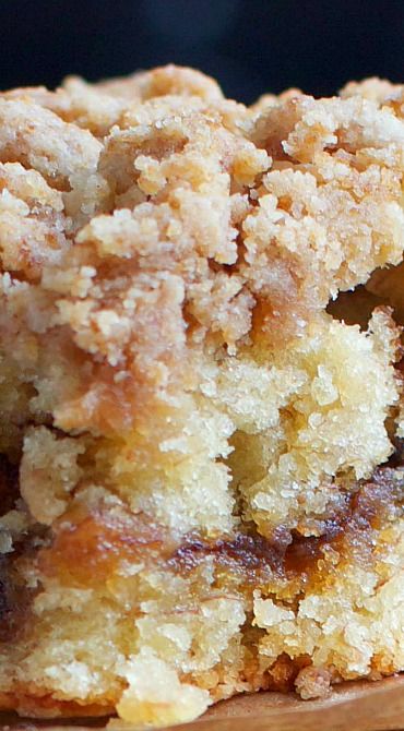 Cinnamon Swirl Banana Crumb Cake Cinnamon Banana Crumb Cake, Banana Bread Crumb Cake Recipe, Banana Cinnamon Swirl Cake, Banana Cinnamon Swirl Coffee Cake, Banana Crumble Coffee Cake, Banana Bread Coffee Crumb Cake, Cinnamon Banana Coffee Cake, Banana Bundt Coffee Cake Recipes, Banana Cakes Ideas