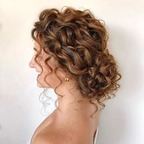 Naturally Curly Messy Bun wedding hairstyle Curly Hair Updo Wedding, Naturally Curly Updo, Naturally Curly Hair Updo, Low Bun Wedding Hair, Curly Bridal Hair, Curly Hair Up, Wedding Hairstyle Ideas, Curly Bun Hairstyles, Wedding Bun Hairstyles