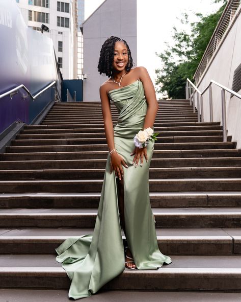 Closed Back Prom Dress, Prom Black Girls Dresses, Junior Prom Dresses Black Women, Light Green Prom Dress, Prom Slay, Project 2025, Mermaid Gown Prom, Sparkly Prom Dresses, Prom Dresses Black Girls Slay