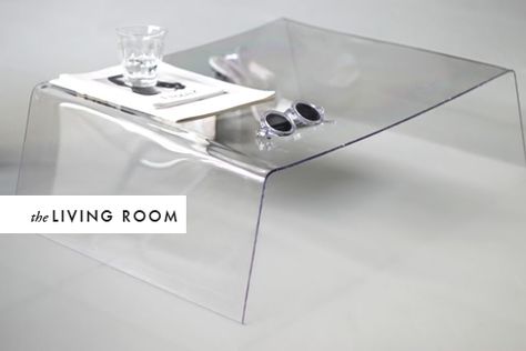 I see these in high end design magazines all the time, so here's a DIY version of the acrylic table! Clear Side Table, Removing Paint From Wood, Transparent Table, Clear Coffee Table, Do It Yourself Decoration, Diy Side Table, Table Diy, Plastic Tables, Acrylic Table