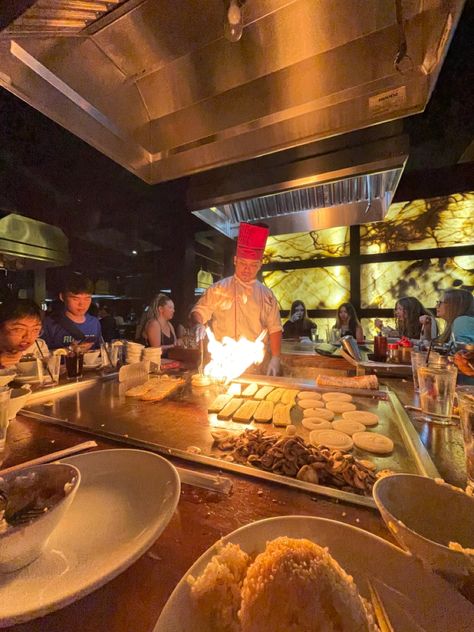 Hibachi Restaurant Aesthetic, Hibachi Aesthetic, Hibachi Dinner Party, Fancy Restaurant Aesthetic, Aesthetic Food Recipes, Wallpapers Food, Restaurant Birthday, Tattoo Food, Hibachi Restaurant