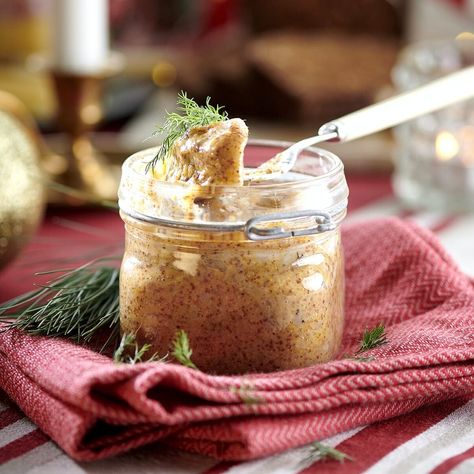 5-minuterssill är räddaren i nöden när man enkelt vill fixa egen sill. Bara att blanda ihop egen smaksättning och låta sillen dra i den. Sill Recept, New Years Traditions, Swedish Christmas, Recipe Images, Moscow Mule Mugs, Christmas Traditions, Sugar Scrub, Christmas Food, Seafood