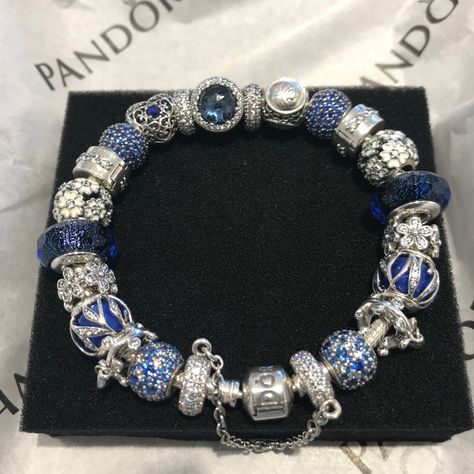 Blue And Silver Pandora Bracelet, Pandora Bracelet Aesthetic Blue, Blue Pandora Bracelet, Pandora Jewelry Box, Pandora Bracelet Charms Ideas, Pandora Bracelet Designs, Pandora Blue, Pandora Jewelry Charms, Bracelet Pandora