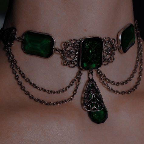 Royal Aesthetic Princess, Zelena Mills, Wedding Accessories For Bride, Crown Aesthetic, Aesthetic Goth, Royalty Aesthetic, Royal Aesthetic, Royal Green, Slytherin Aesthetic