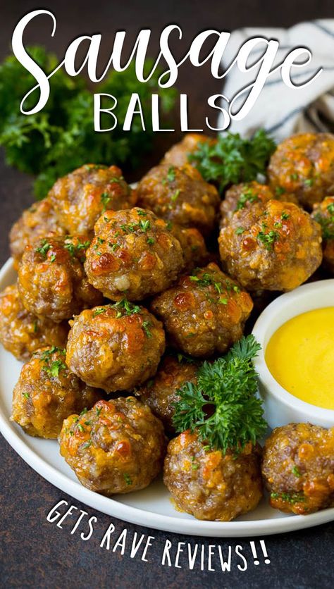 Hors Devours, Baked Appetizers, Sausage Balls Recipe, Sausage Meatballs, Halloween Menu, Easy Foods, Classic Appetizers, Bisquick Recipes, Sausage Balls