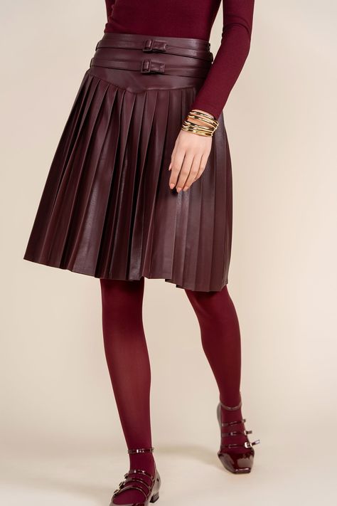 Leather pleated skirt outfit