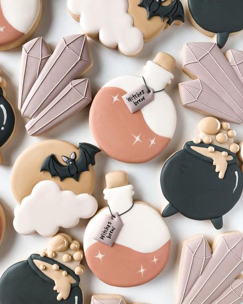 Witches Brew Cookies, Potion Sugar Cookies, Witch Hat Sugar Cookies Decorated, Witch Cookies Royal Icing, Witches Hat Sugar Cookies Decorated, Bat Cookies Decorated, Witchy Cookies, Witches Feast, Witch Cookies Decorated