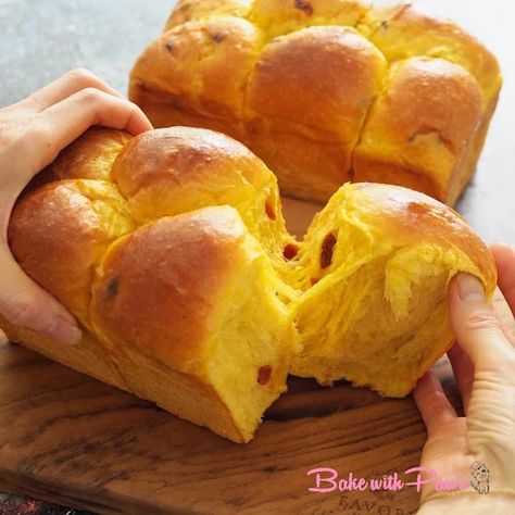 Goji Berry Brioche - BAKE WITH PAWS Bake With Paws, Berry Loaf, Berry Bread, Brioche Bread, Berry Juice, Goji Berry, Egg Wash, Bread Machine, Goji Berries