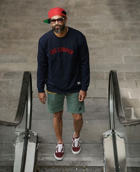 Mens Vans Shoes Outfit, Red Vans Outfit Men, Tommy Clothes, Vans Outfit, Mens Casual Outfits Summer, Mens Casual Dress Outfits, Mens Fashion Casual Outfits, Stylish Mens Outfits, Dope Fashion