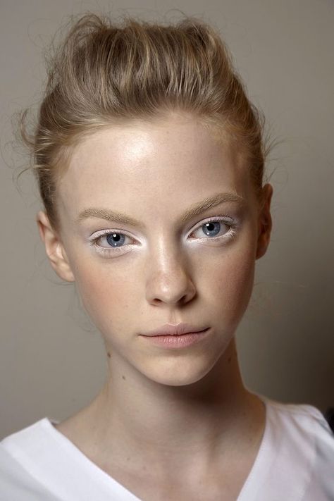 Makeup Runway, Editorial Make-up, 2024 Makeup, White Eye Makeup, Fashion Editorial Makeup, White Eyeshadow, Make Up Inspiration, White Makeup, White Eyeliner