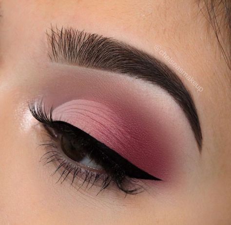 — red-r0ses: www.instagram.com/sandratalundzich Machiaj Smokey Eyes, Rosa Make-up, Make Up Mata, Make Up Designs, Mekap Mata, Pink Eye Makeup, Smink Inspiration, Makijaż Smokey Eye, Eye Makeup Designs